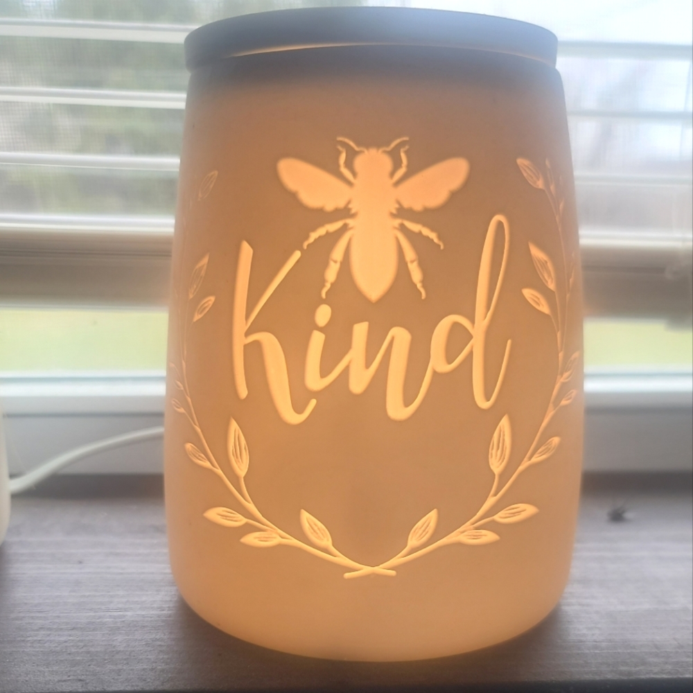 Bee Kind Scentsy Warmer